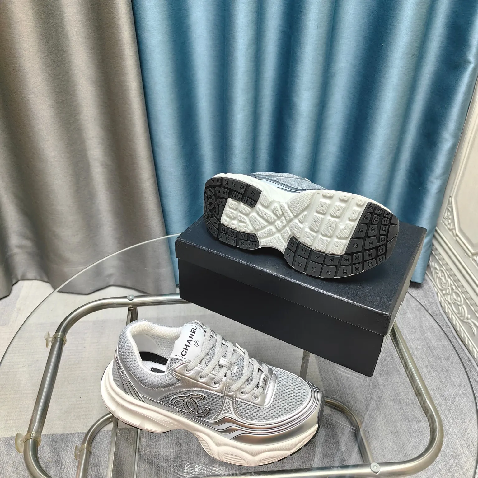 p680🐮🐮Chanel Chanel dad shoes, men and women couples - 2025 counter top casual sports shoes This classic design; the upper is electro-embroidered with a variety of techniques; the outsole is fashionable and sporty; it is unusual to incorporate a variety of color matching elements... The diversified mix and match is very beautiful and versatile, casual, fashionable, sports and outdoor can be taken into account... ꫛꫀꪝ Go➫ Material: ❶Upper is made of: Original imported first-layer silk cowhide + original waterproof cloth + original first-layer cowhide ❷Inner lining: original sheep lining + mesh ❸Outsole based on: original TPU combination outsole Special counter boutique packaging complete set for women 35–41